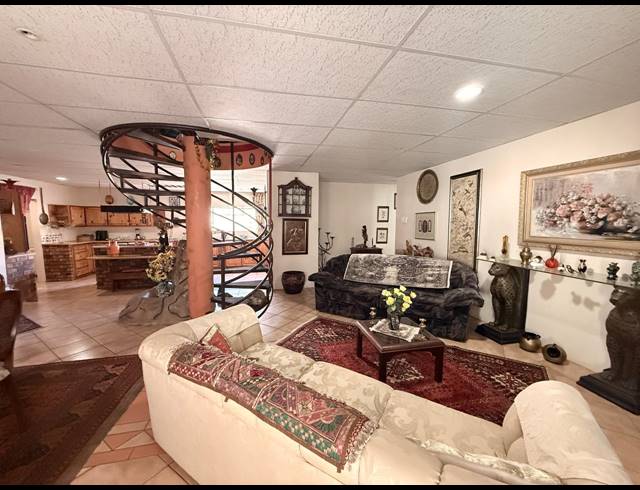 3 BEDROOM FREESTANDING FOR SALE IN SIGNAL HILL